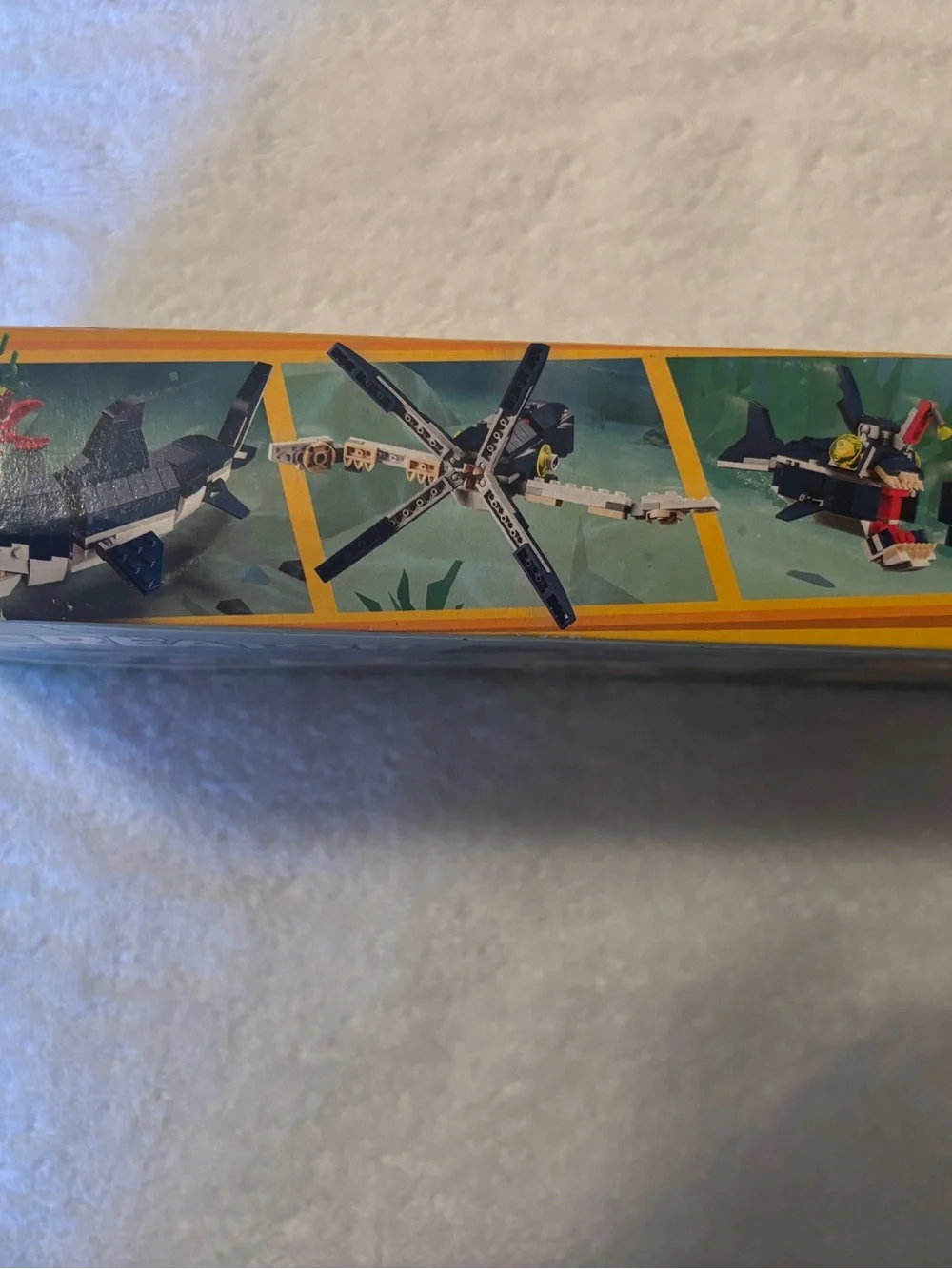 Lego Creator Deep Sea Shark & Crab Set - Blue/Red. 230 Pieces, Model # 31088 NEW